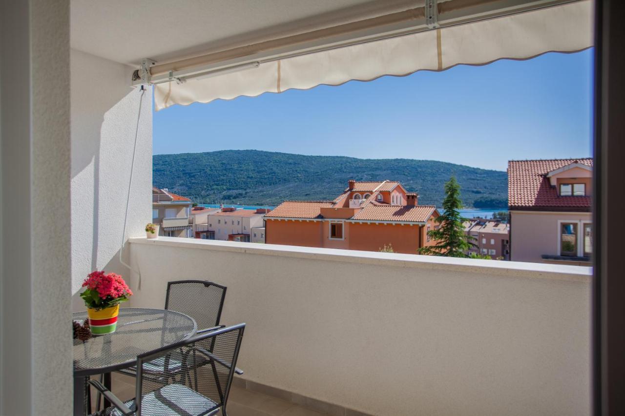 Ferienwohnung Apartman Pinja Cres Exterior foto